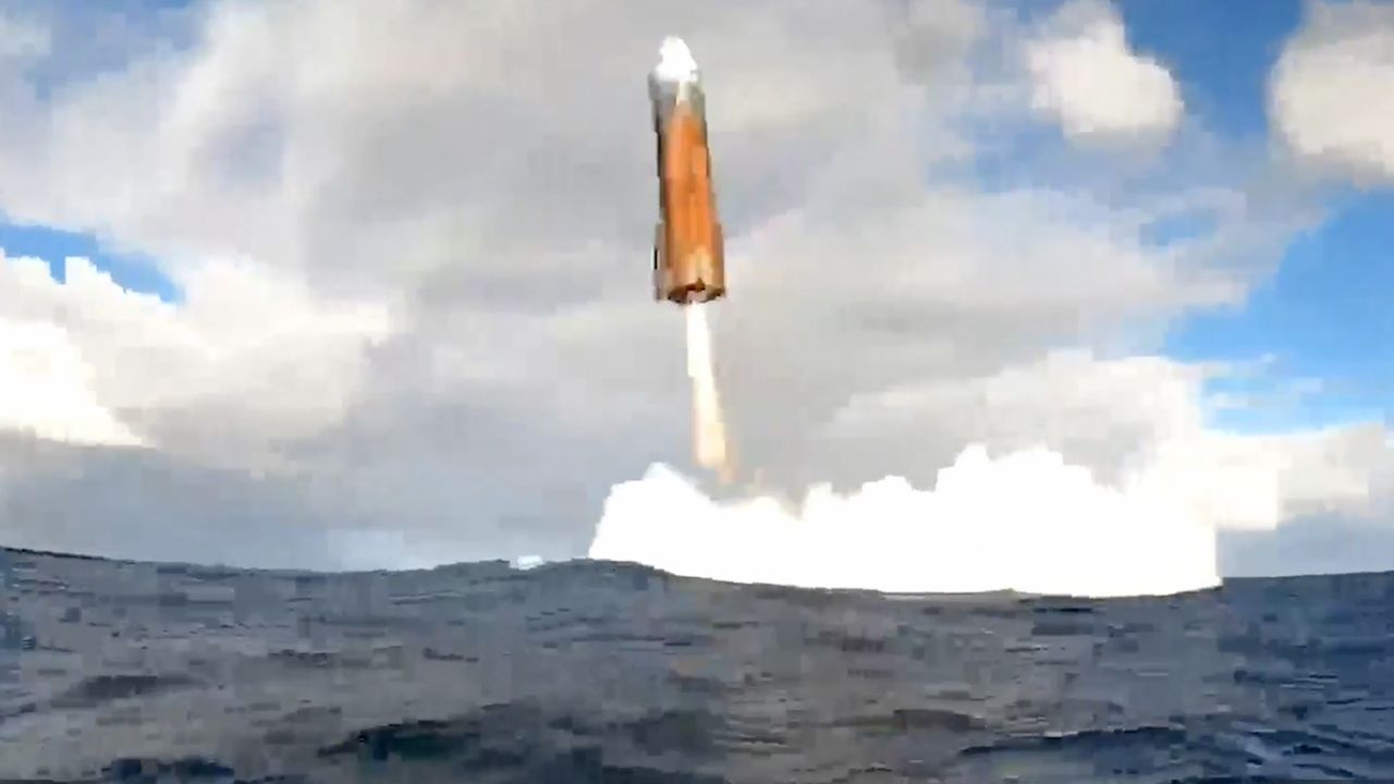  SpaceX's giant Starship Mars rocket nails critical 10th test flight in stunning comeback (video) 
