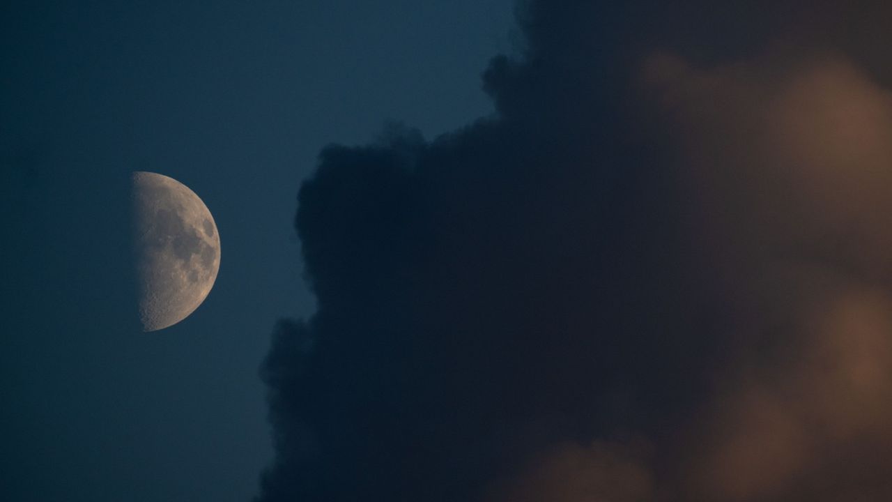  Don't miss the moon ride close to red supergiant star Antares on Aug. 30 